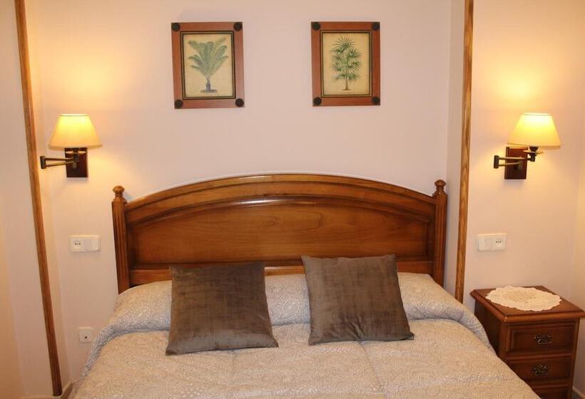 هتل Apartamentos La Lula