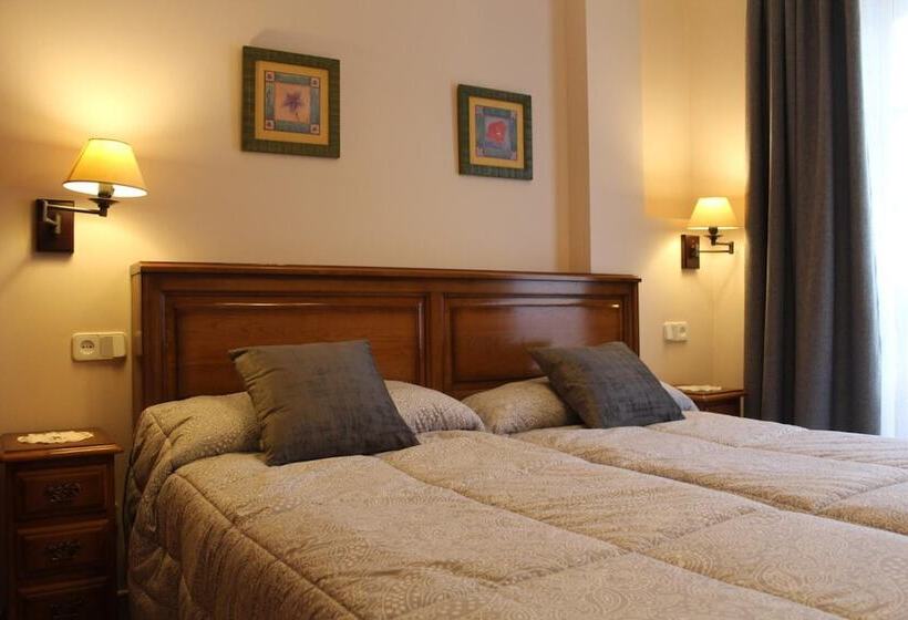 هتل Apartamentos La Lula