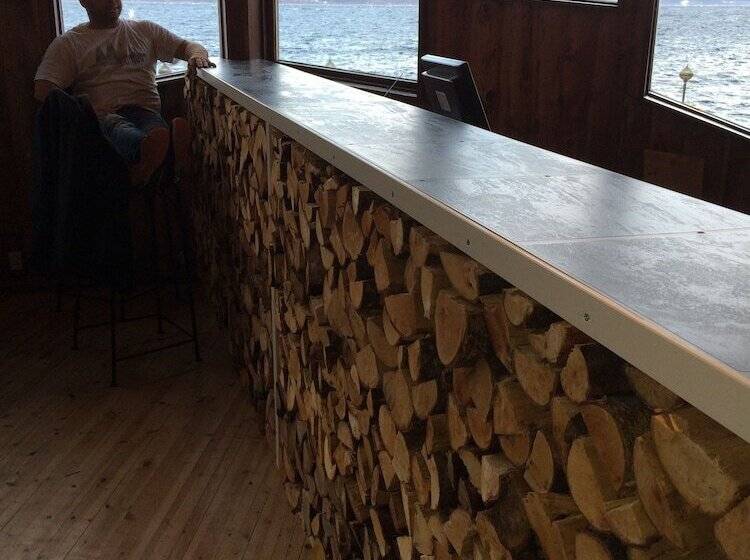 בית מלון כפרי Brekkestranda Fjord