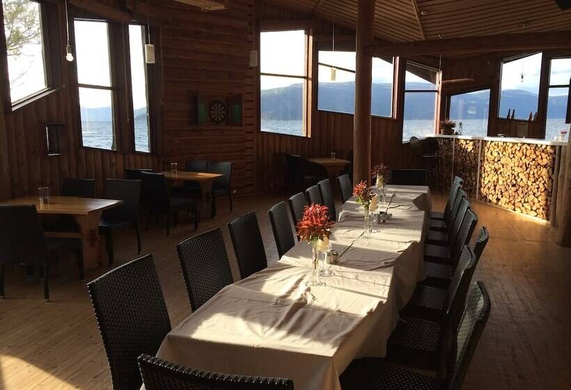 בית מלון כפרי Brekkestranda Fjord