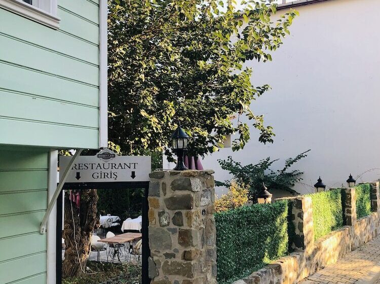 هتل Calikusu Tarihi Besevler