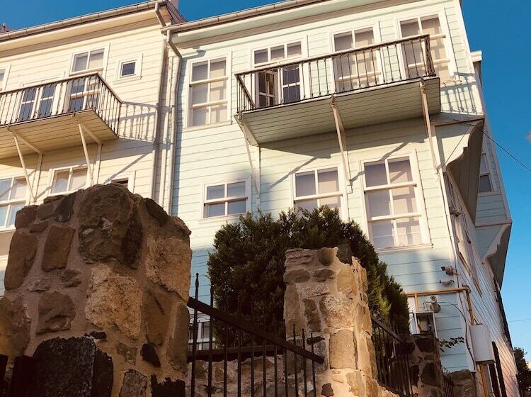 هتل Calikusu Tarihi Besevler