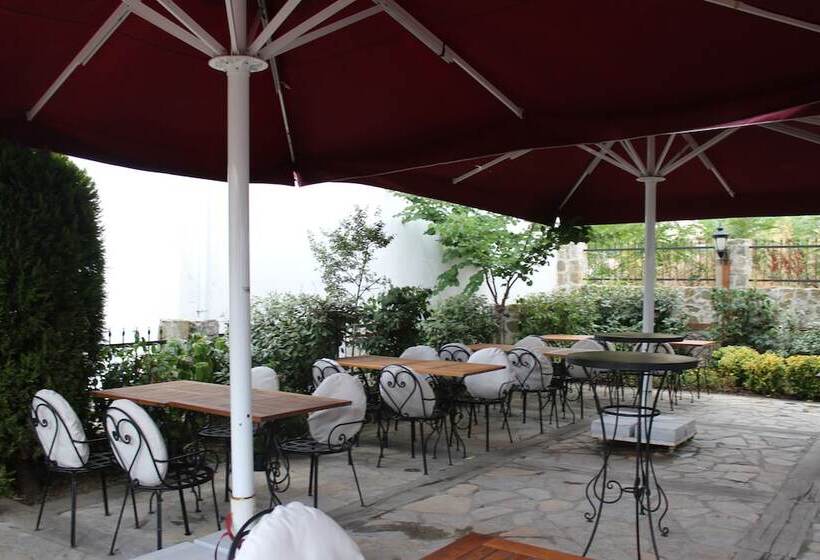 هتل Calikusu Tarihi Besevler