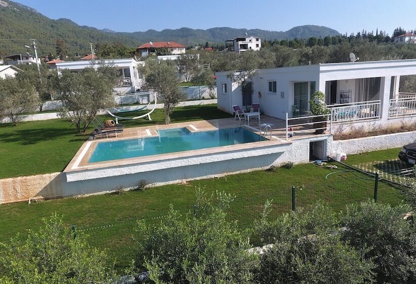 هتل Calypso Lakeview Villas