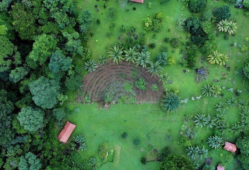 هتل Casa Pequeña