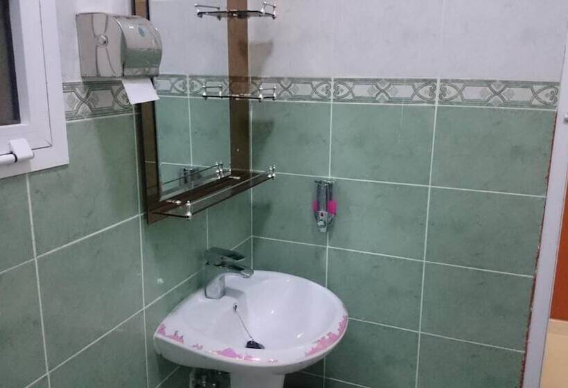 هتل Five Continents