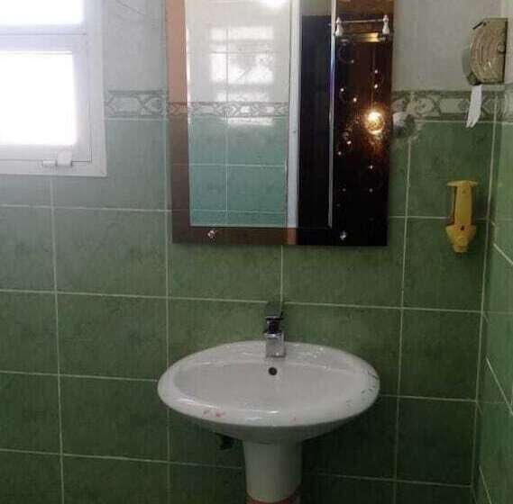 هتل Five Continents