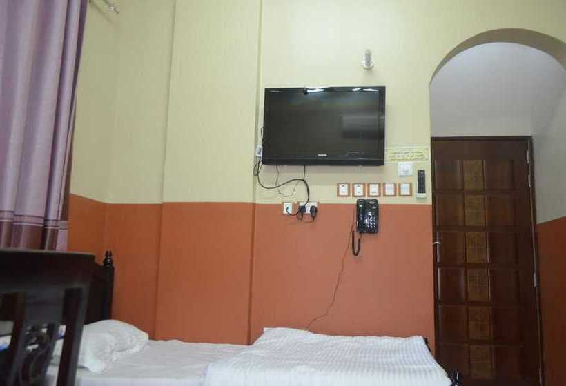 هتل Five Continents