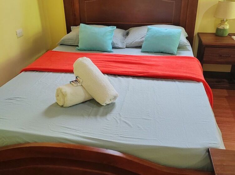 فندق Garden Of Heliconias Lodge