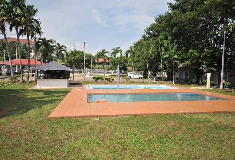 Green Town Hotel & Resort   Port Dickson