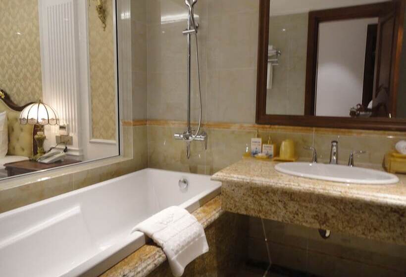 هتل Hoang Nham Luxury