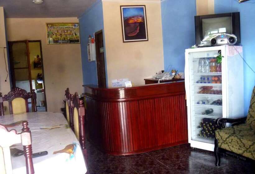 فندق Hostal Los Delfines