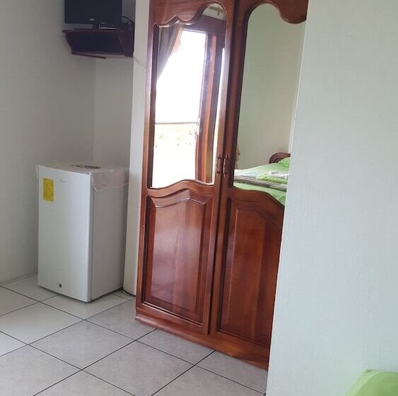 فندق Hostal Los Delfines