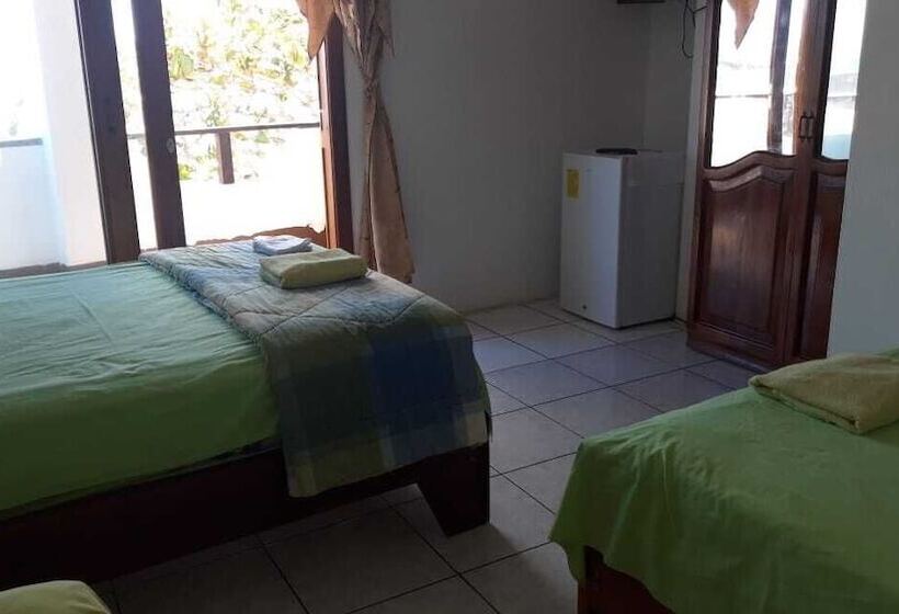 فندق Hostal Los Delfines