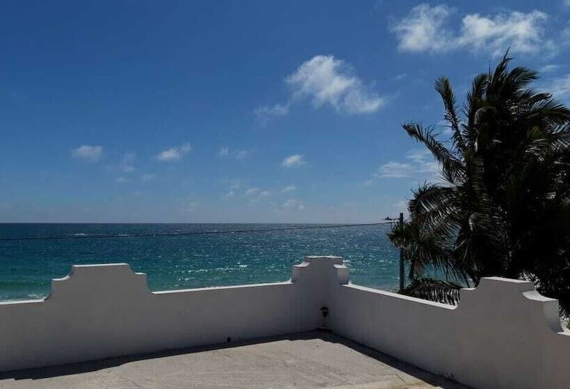 فندق Hostal Los Delfines