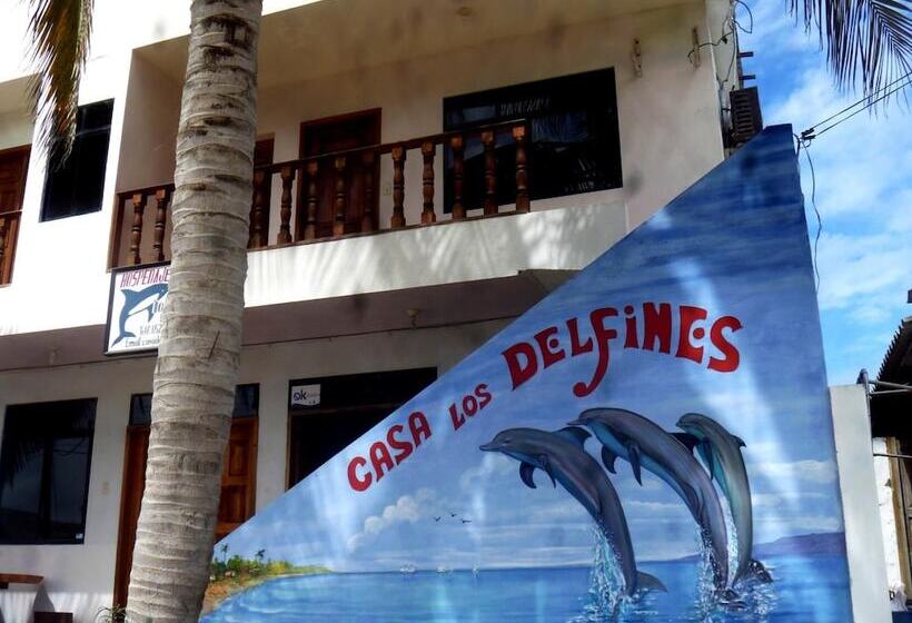 هتل Hostal Los Delfines