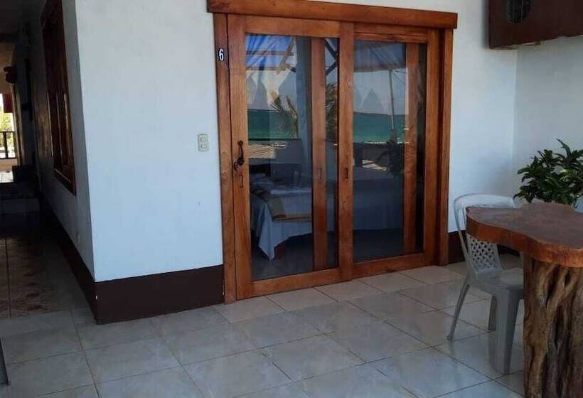 فندق Hostal Los Delfines