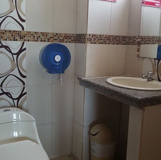 호텔 Hostal Los Delfines