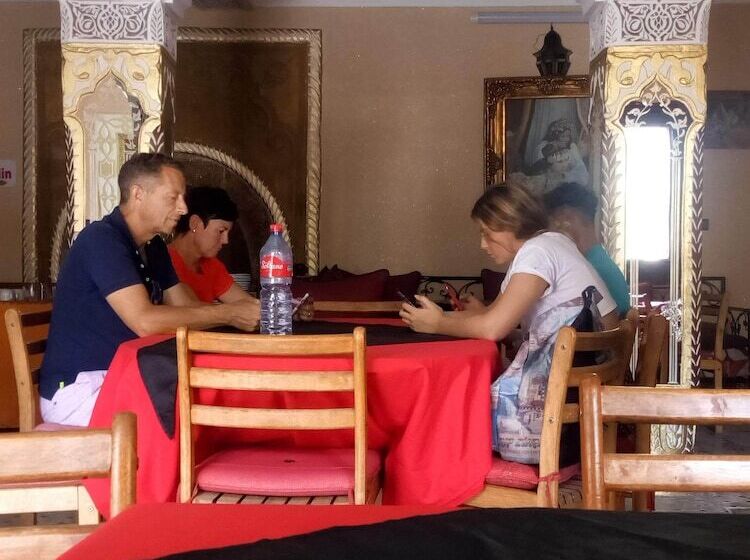 호텔 Hôtel Restaurant Les Etoiles Du Toubkal