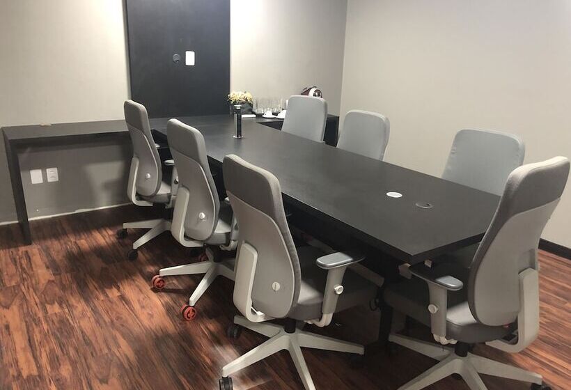 Отель Jockey Class