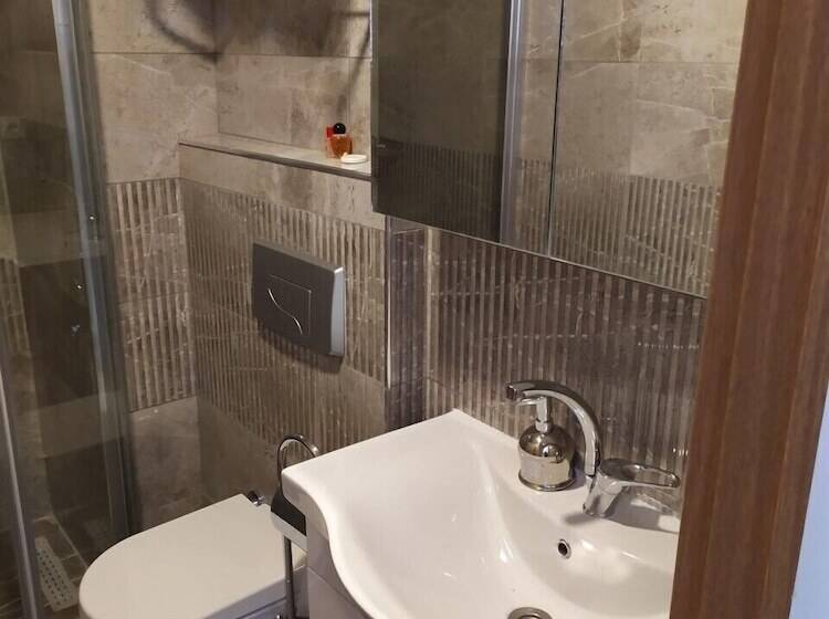 ホテル Kuyas Apart