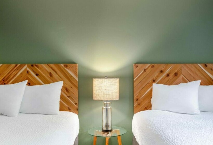 هتل The Lodge At Mount Snow