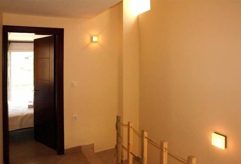 ホテル Parea Kalamitsi