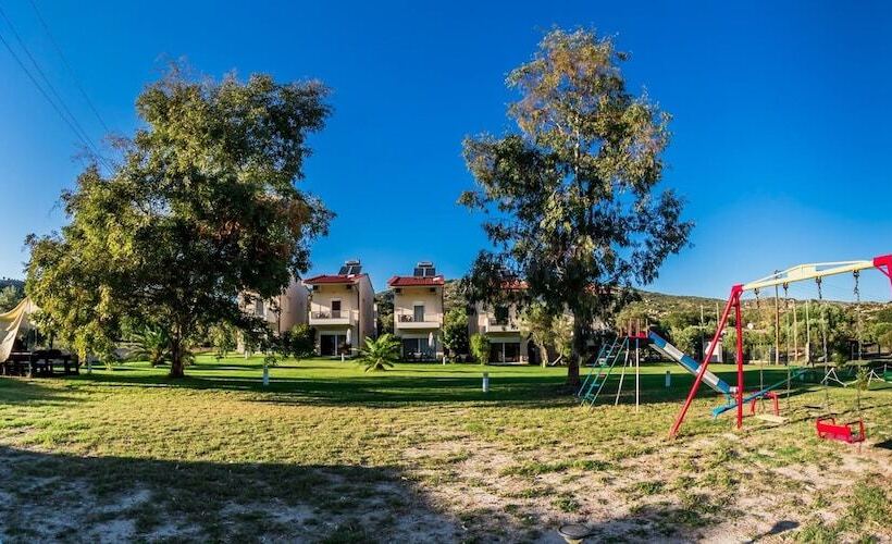 ホテル Parea Kalamitsi