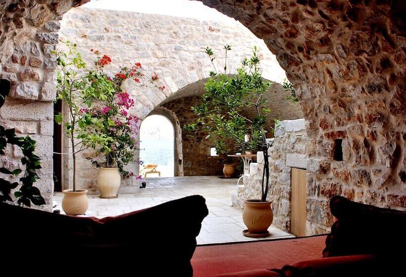 בית מלון כפרי Pirgos Mavromichali