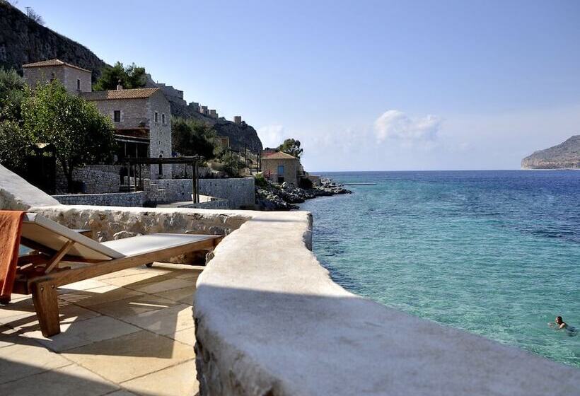 בית מלון כפרי Pirgos Mavromichali