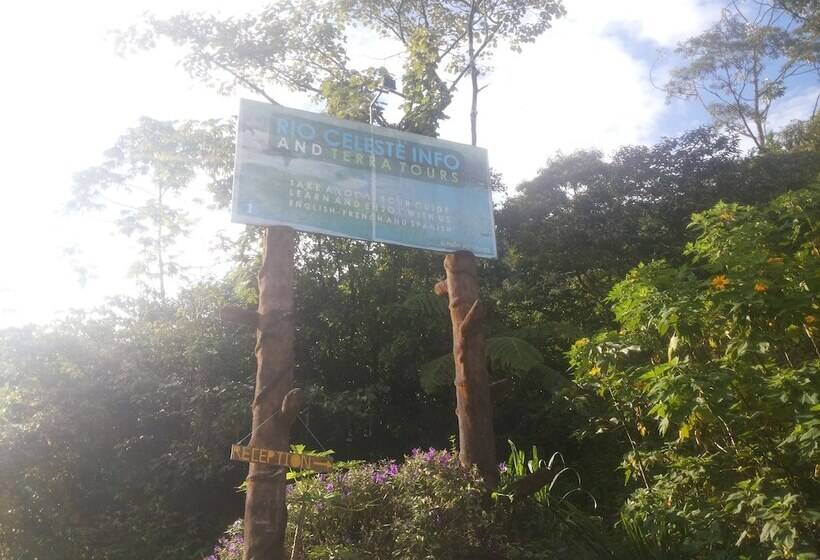 فندق Rio Celeste Family Lodge