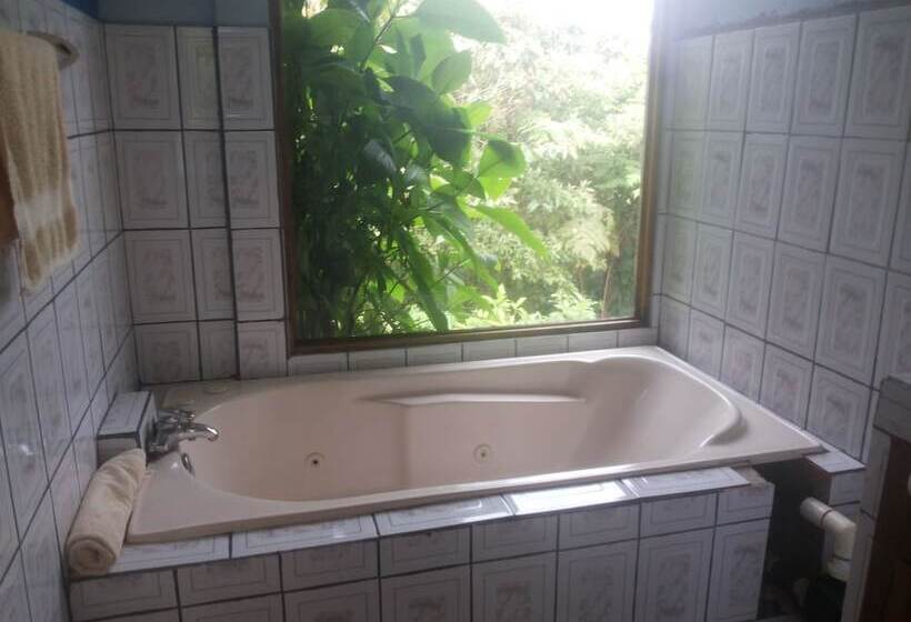 فندق Rio Celeste Family Lodge