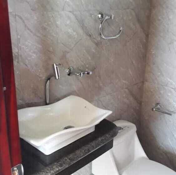 Отель Sinai Tower Inn