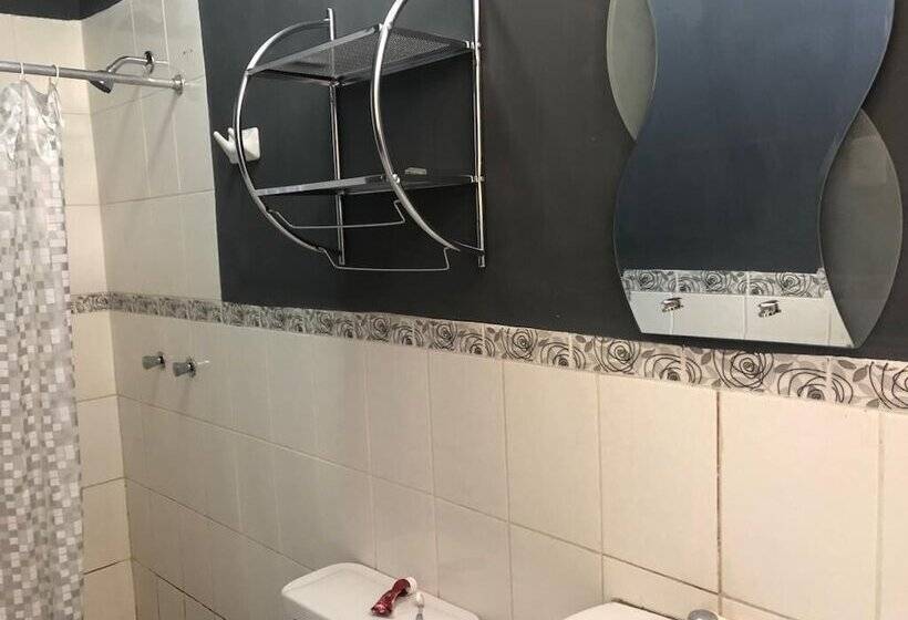 בית מלון כפרי The Airport House