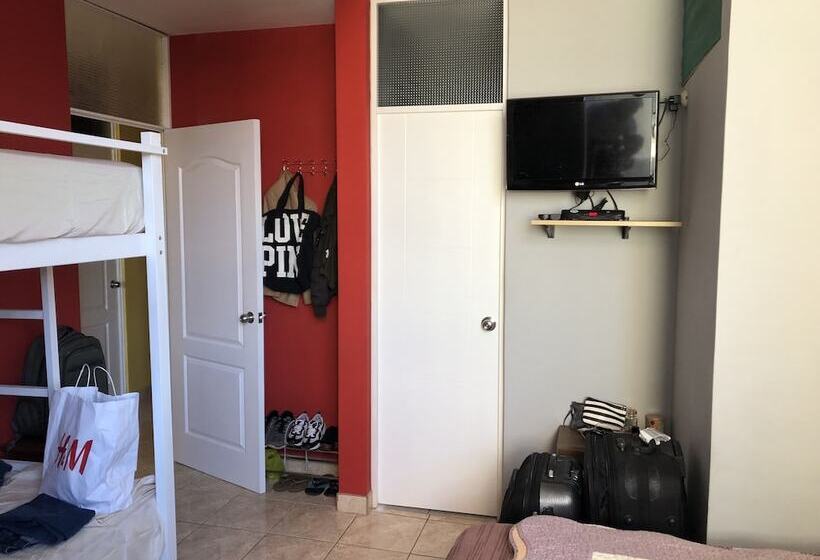 בית מלון כפרי The Airport House