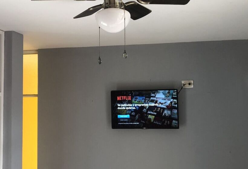 בית מלון כפרי The Airport House