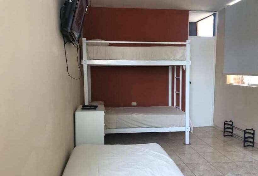 בית מלון כפרי The Airport House