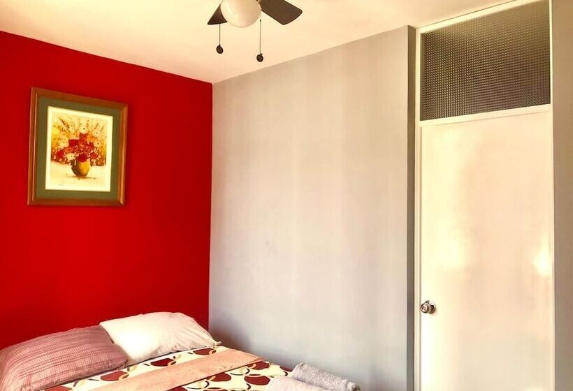 בית מלון כפרי The Airport House