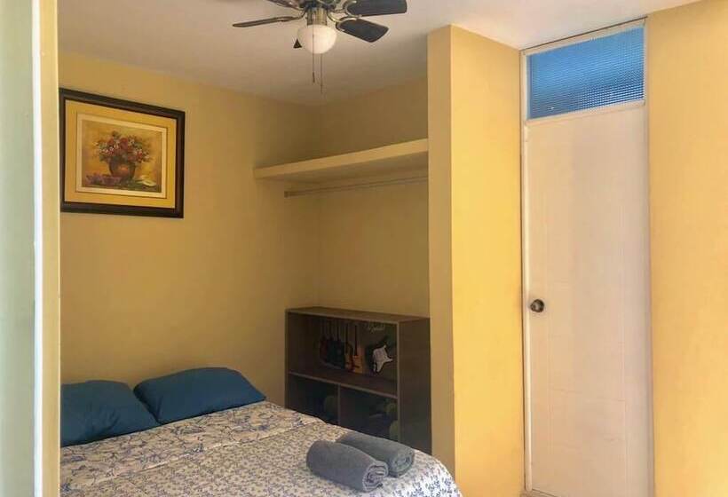 בית מלון כפרי The Airport House