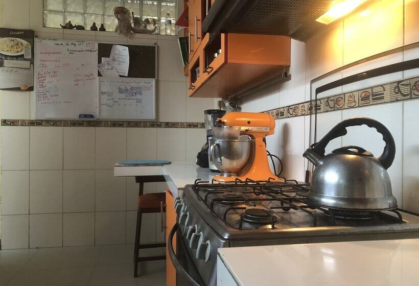 בית מלון כפרי The Airport House