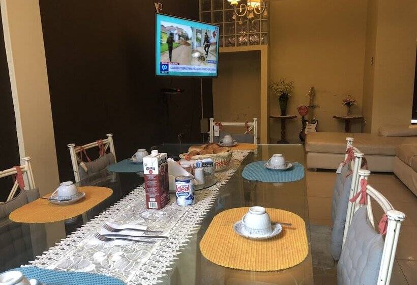 בית מלון כפרי The Airport House