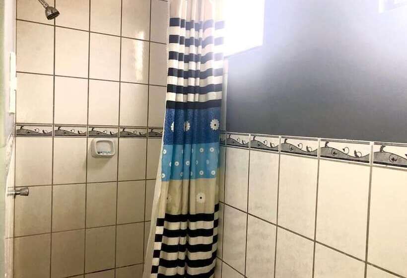 בית מלון כפרי The Airport House