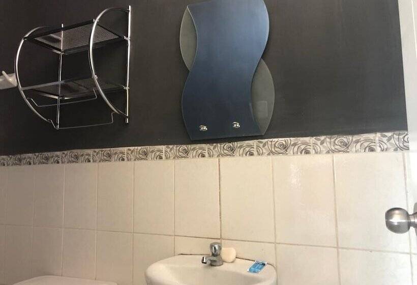 בית מלון כפרי The Airport House