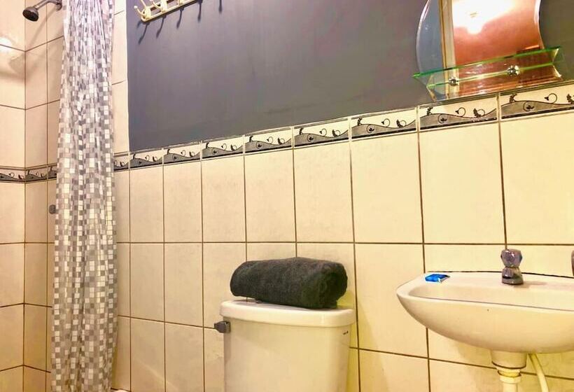 בית מלון כפרי The Airport House