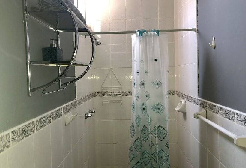 בית מלון כפרי The Airport House