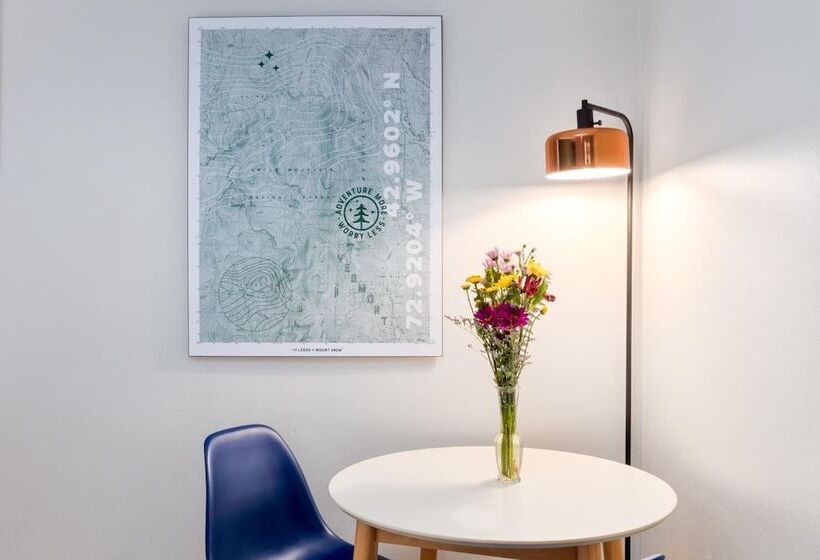 هتل The Lodge At Mount Snow