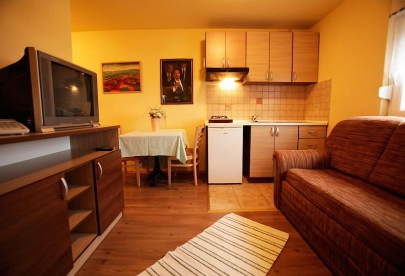 בית מלון כפרי The Movie Resort Apart