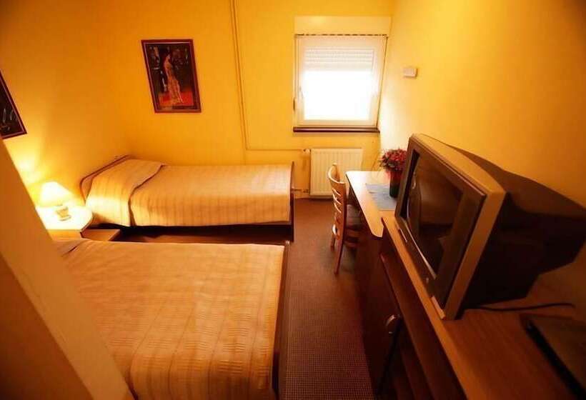 בית מלון כפרי The Movie Resort Apart