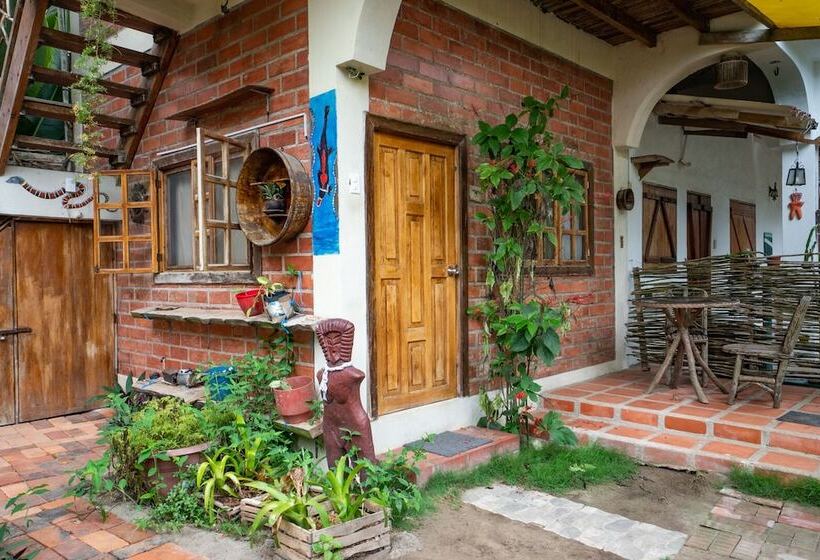 בית מלון כפרי The Sea Garden House