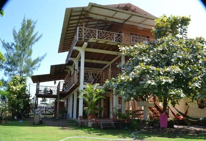 בית מלון כפרי The Sea Garden House